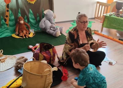 Animation spectacle dans la maison d'assistantes maternelles Regards d'Enfants