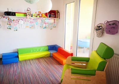 Coin salon coloré pour les enfants